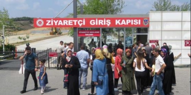 Ankara'da tutuklu 48 askeri renci tahliye edildi