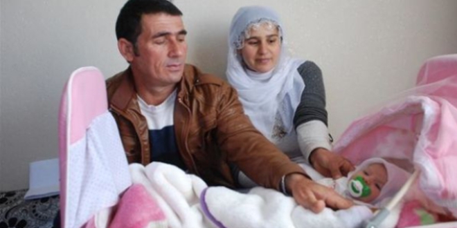 Yeni doğan bebeklerine 'Evet' ismini koydular