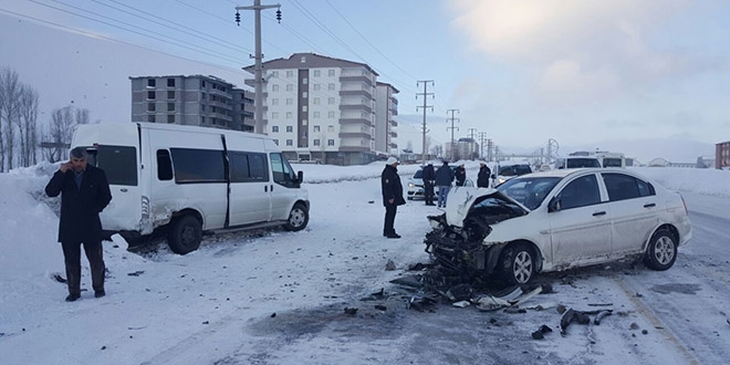Bitlis'te trafik kazas: 6 yaral