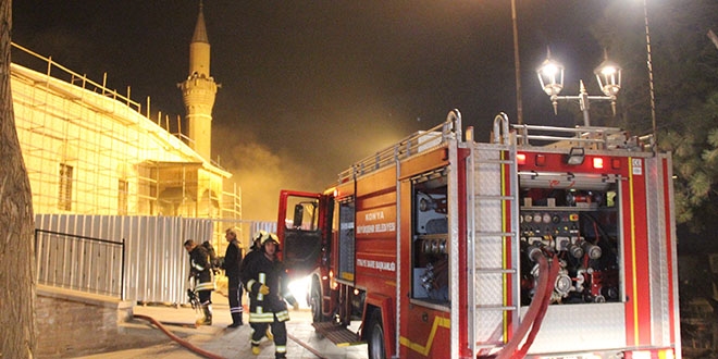 Konya'da cami çatısında yangın çıktı