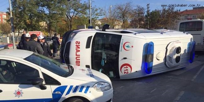 Aydın'da minibüsle ambulans çarpıştı: 6 yaralı