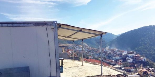 Gönüllü öğretmenleri taciz edenler: FETÖ'cü sandık, taş attık