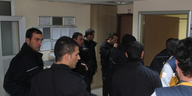 33 polis adayı zehirlendi