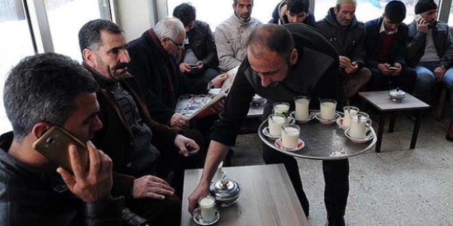 Bu kahvehanede �ay yerine s�t� tercih ediyorlar