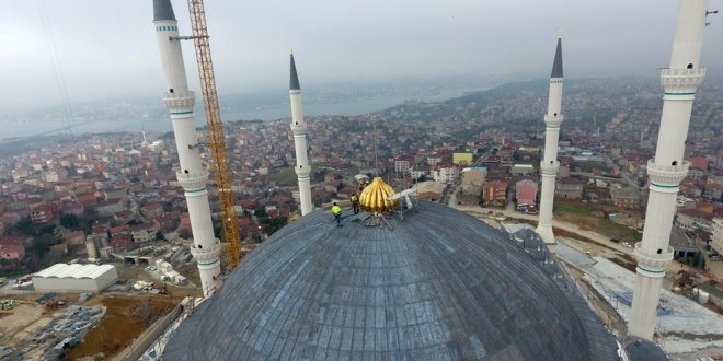 Çamlıca Camisinin kubbe alemi törenle yerleştirildi