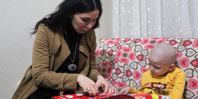 AK Parti'li Karaaslan'dan felçli kıza moral ziyareti