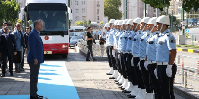 Erdoğan, Gaziantep Valiliğini ziyaret etti