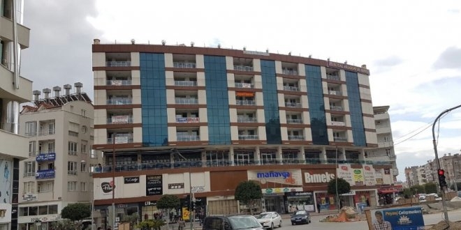 AVM'nin penceresinden düşen genç kız hayatını kaybetti