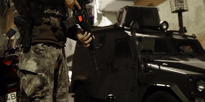PKK/KCK'ya yönelik operasyonda 12 kişi gözaltına alındı