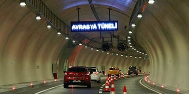 1 milyon araç köprüden kaçıp Boğaz'ın derinliklerine indi