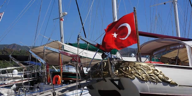 Trk bayra tamayan yatlarn Trkiye'de kal sresi snrlanyor