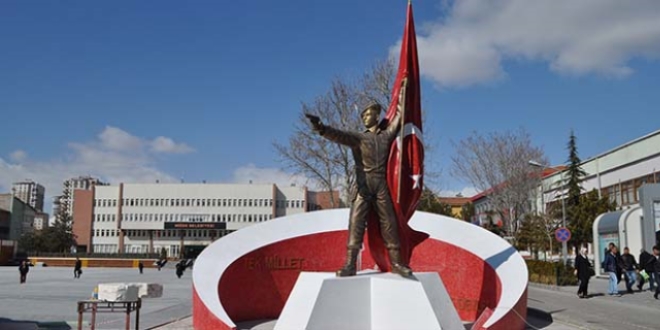 Şehit Halisdemir'in heykeli dikildi