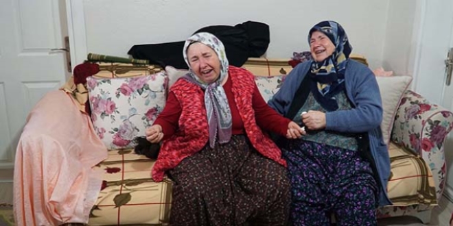 Şehit astsubayın babaevine ateş düştü