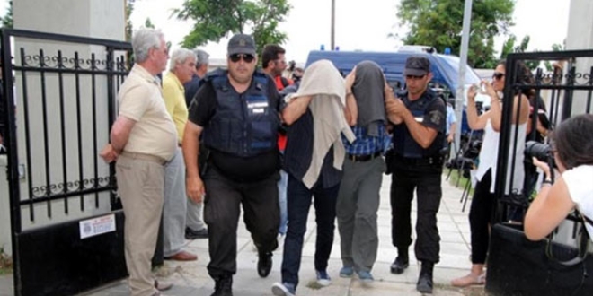 Yunanistan'a kaçan giren 2 Türk iltica talebinde bulundu