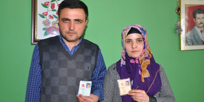 Nüfus kaydında eşi, teyzesi gibi görünüyor