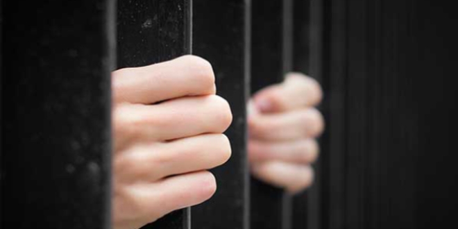 2 kız öğrenciye istismarda bulunan öğretmen tutuklandı