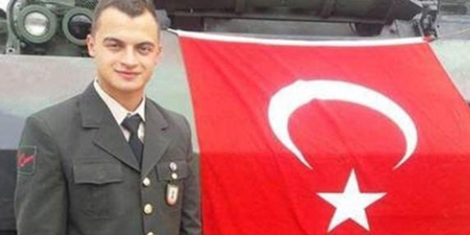 Şehit uzman çavuşun babaevine ateş düştü