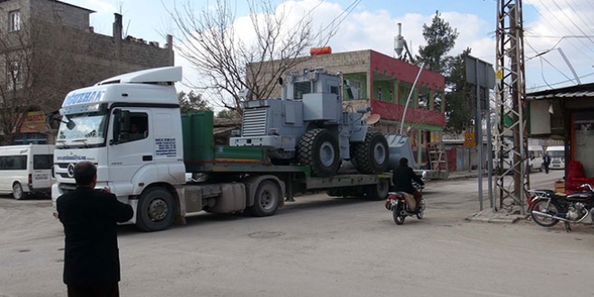 El Bab'a iki mayın temizleme aracı gönderildi
