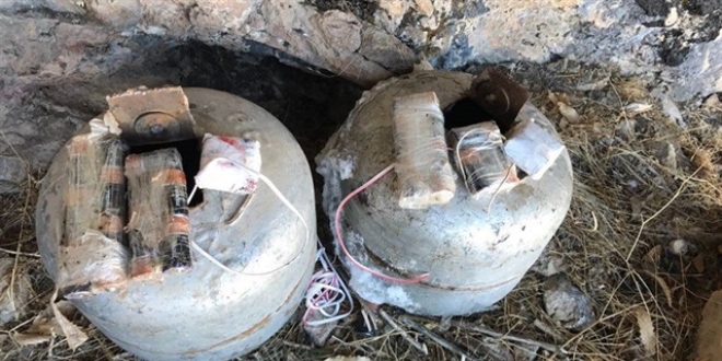 Hakkari'de bomba yapımında kullanılan malzemeler ele geçirildi