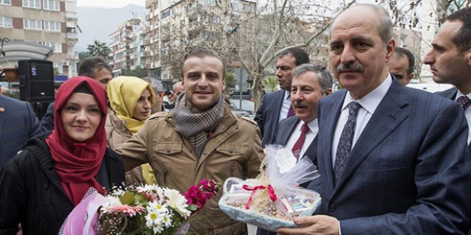 Numan Kurtulmuş Manisa'da çiçeklerle karşılandı