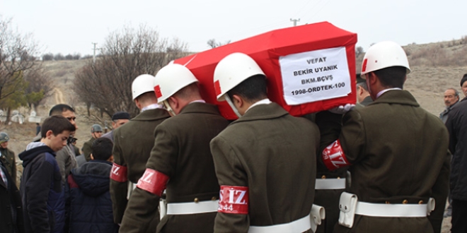 Evinin önünde saldırıya uğrayan astsubay defnedildi
