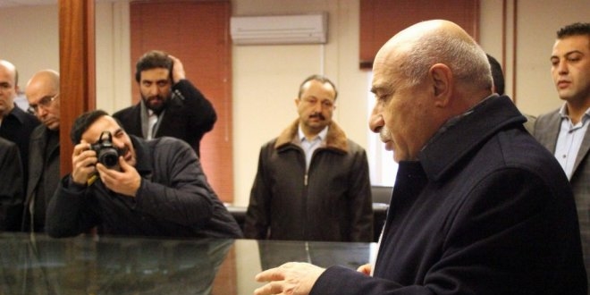 'Anayasa de�i�ikli�i siyasi ve ekonomik istikrars�zl��� bitirecek'