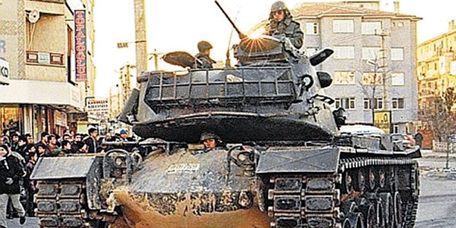 Askeri s�rlar� satanlar de�il namaz k�lanlar hain oldu