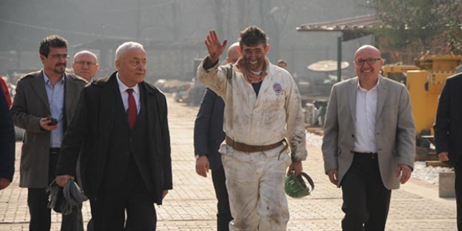 TBB Ba�kan� Feyzio�lu maden oca��na girdi