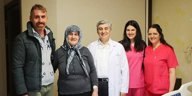 Kar�n a�r�s� diye gitti,  safra kesesinden 200 ta� ��kar�ld�