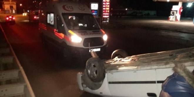 Polis kontrol noktas�nda otomobil takla att�: 3 yaral�