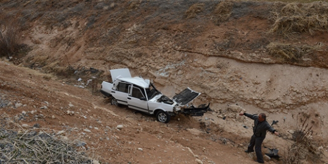 Otomobil şarampole uçtu: 1 ölü, 4 yaralı