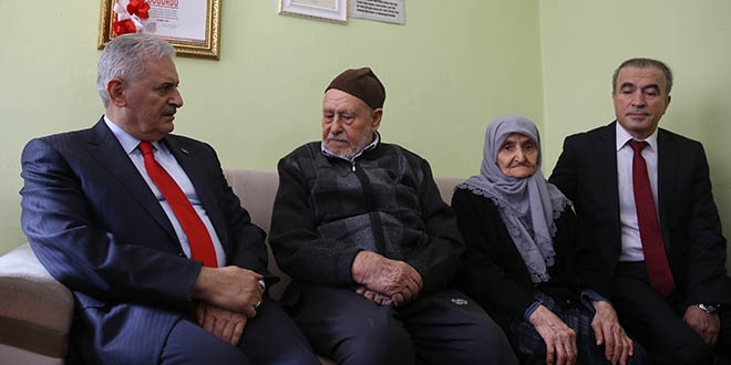 Başbakan Yıldırım'dan şehit ailesine ziyaret