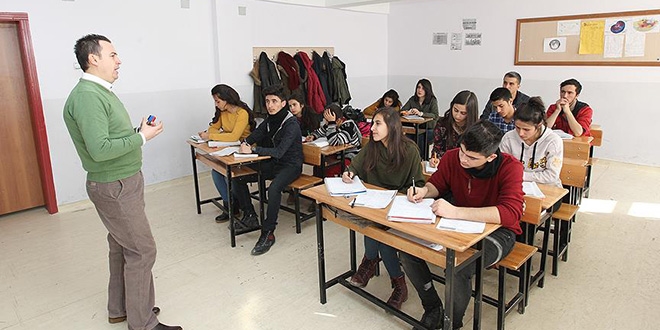 Hakkari'de polis gençleri geleceğe hazırlıyor