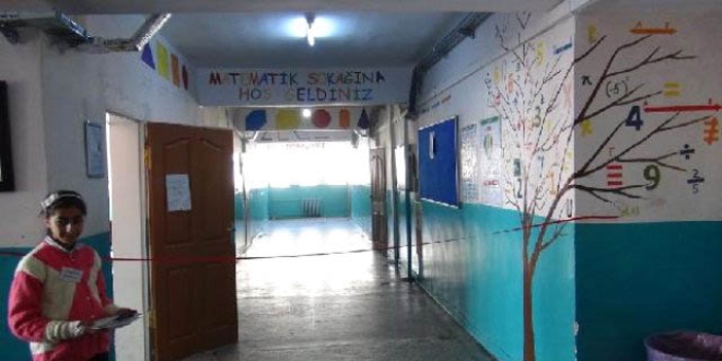 Öğrencilerden okula Matematik Sokağı