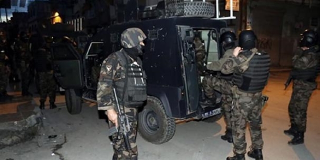 Şişli'de Gençlik federasyonu derneğine terör operasyonu
