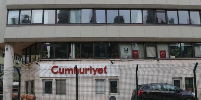 Cumhuriyet gazetesi önünde ateş edip kaçtı