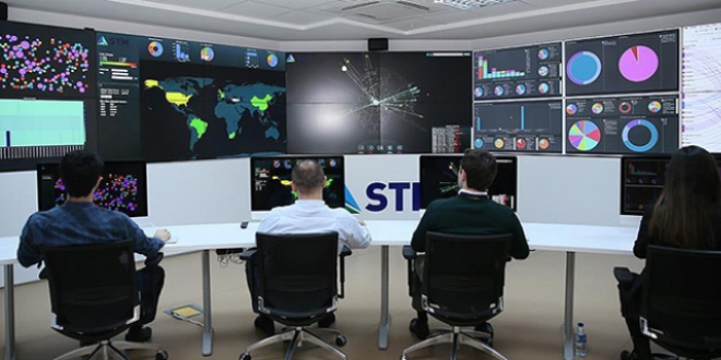 'Hackersavar merkezi' kap�lar�n� gazetecilere a�t�