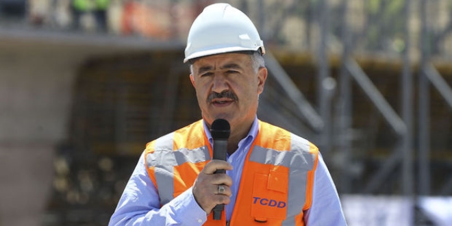 Bakan Arslan: Bürokrat takoz oluyor