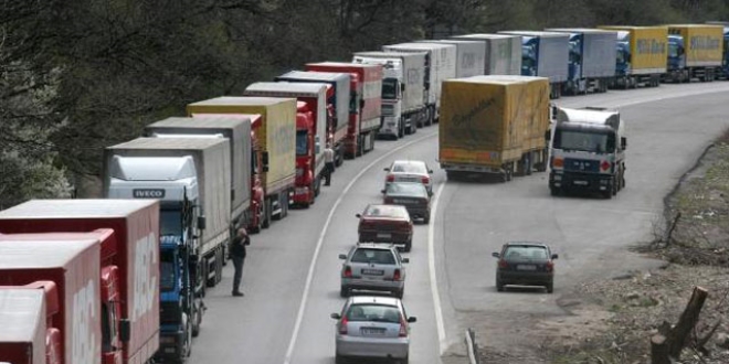 �psala S�n�r Kap�s�'nda t�r kuyru�u