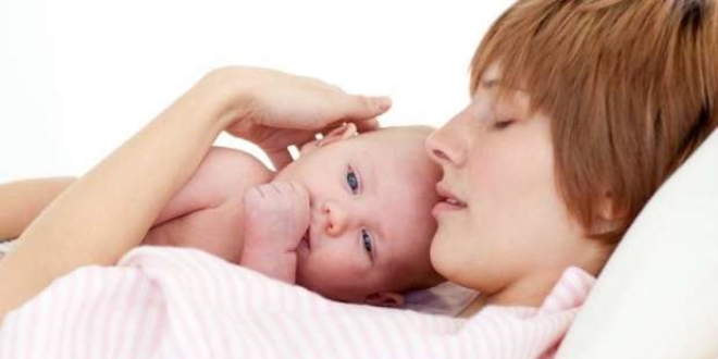 Rahme yapışık bebeğe klips yöntemiyle doğum