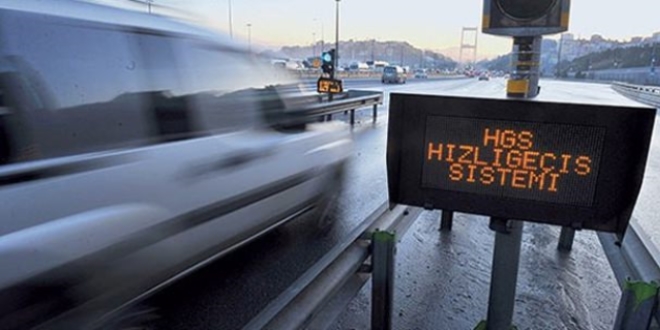 1 milyon 943 bin araç gişelerden kaçak geçiş yaptı