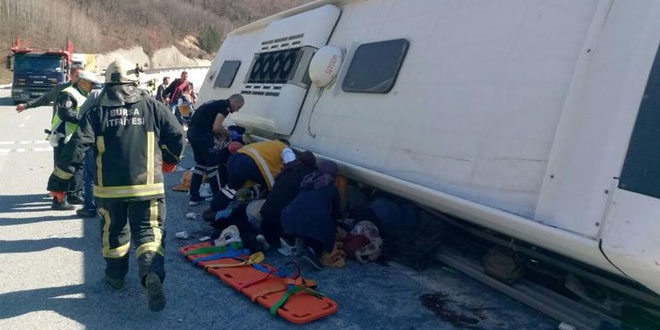 Yolcu otobüsü devrildi: 7 ölü, 37 yaralı