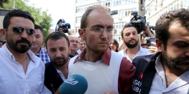Atalay Filiz'in avukatlar davadan ekildi