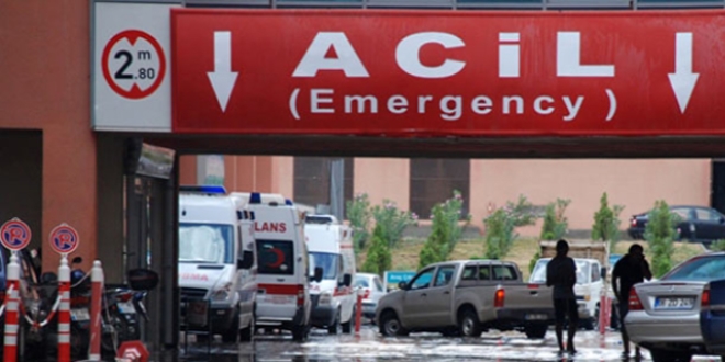 Mersin'de hasta, sa�l�k �al��an�n� darbetti