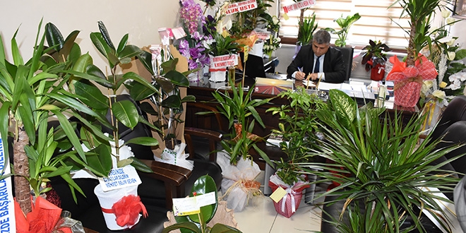 Tebrik �i�ekleri'ni sat�p paray� �ehit yak�nlar�na g�nderdi