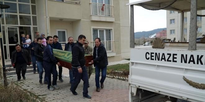 Astsubay e�i, e�inin tabancas�yla intihar etti