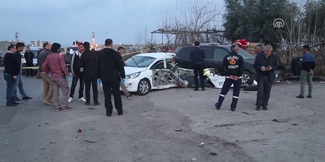 ��rnak'ta trafik kazas�: 2 �l�, 4 yaral�