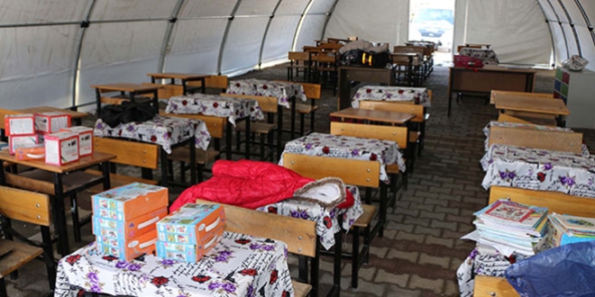 Samsat'ta, öğrencilerin eğitimi için 40 çadır kuruldu