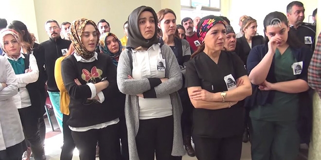 Meslektaşları hayatını kaybeden hemşire için ağladı