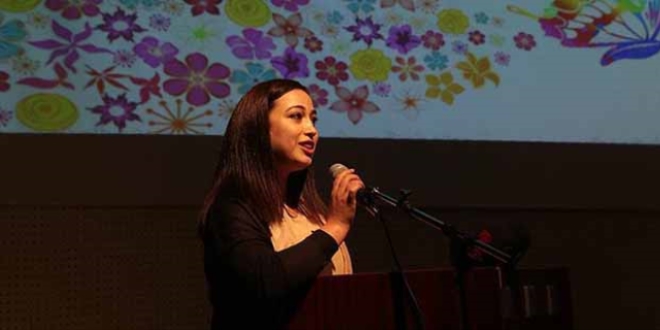 Şehit eşinden duygu yüklü kadınlar günü konuşması